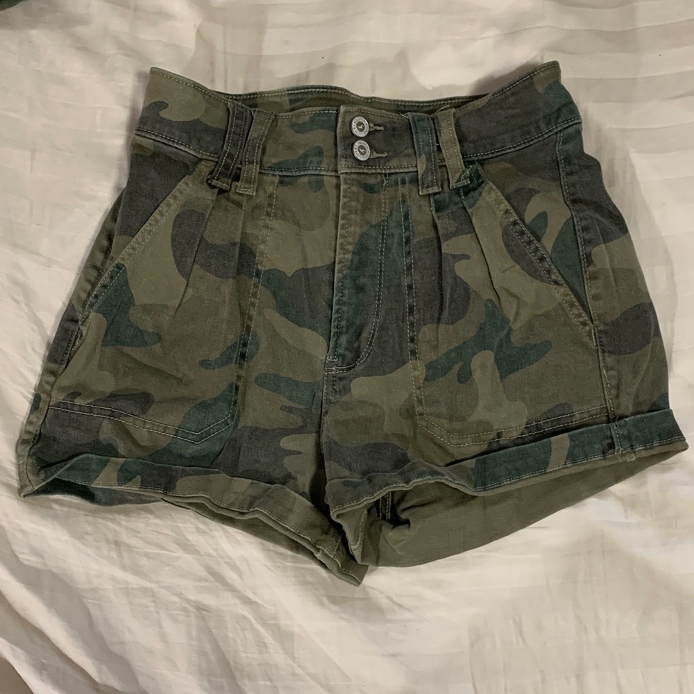Hollister Green Camo Women's Cargo Shorts